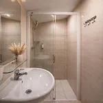& Old Town 10 Min Walk 24-hours Front Desk Aparthotel