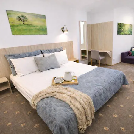 Aparthotel & Old Town 10 Min Walk 24-hours Front Desk