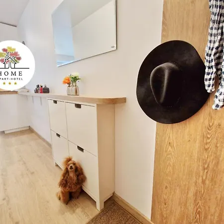 Aparthotel & Old Town 10 Min Walk 24-hours Front Desk 3*