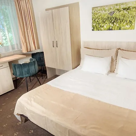 & Old Town 10 Min Walk 24-hours Front Desk 3*