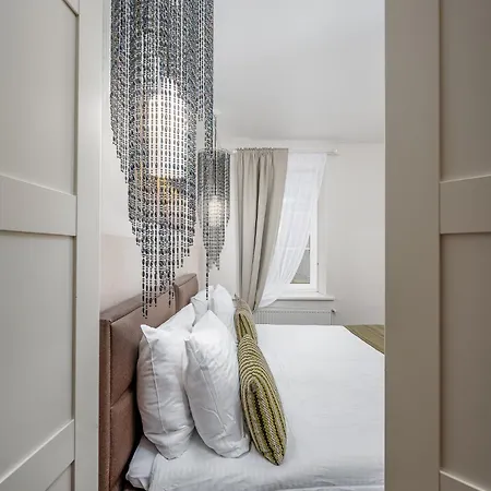 & Old Town 10 Min Walk 24-hours Front Desk Aparthotel 3*