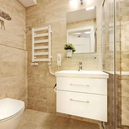 & Old Town 10 Min Walk 24-hours Front Desk 3*