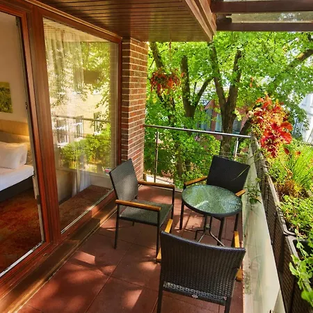 & Old Town 10 Min Walk 24-hours Front Desk Aparthotel