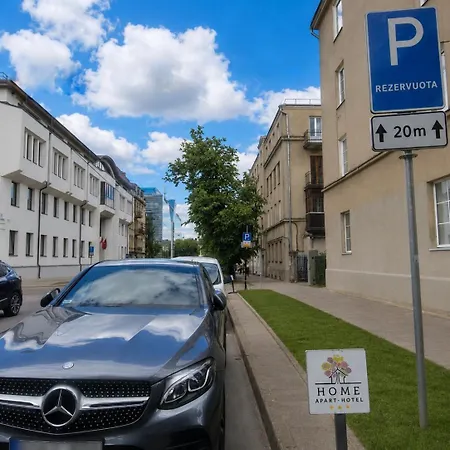 Aparthotel & Old Town 10 Min Walk 24-hours Front Desk 3*