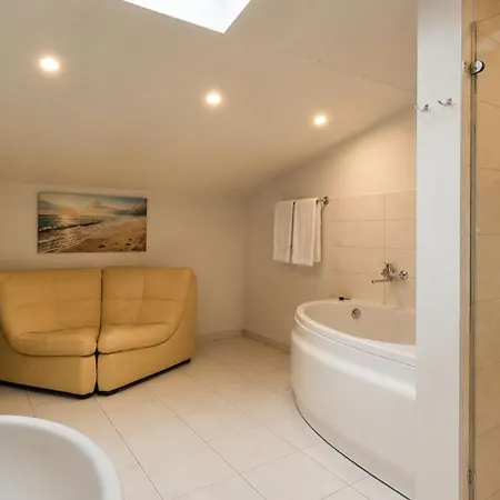 & Old Town 10 Min Walk 24-hours Front Desk Vilnius