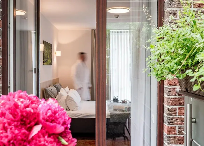 & Old Town 10 Min Walk 24-hours Front Desk