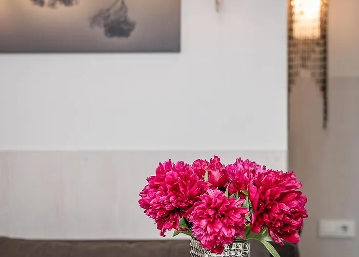 Lägenhetshotell & Old Town 10 Min Walk 24-hours Front Desk 3*