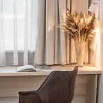 Lägenhetshotell & Old Town 10 Min Walk 24-hours Front Desk