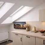 & Old Town 10 Min Walk 24-hours Front Desk 3*