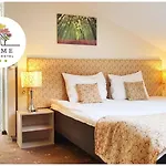 & Old Town 10 Min Walk 24-hours Front Desk 3*