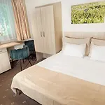 & Old Town 10 Min Walk 24-hours Front Desk 3*