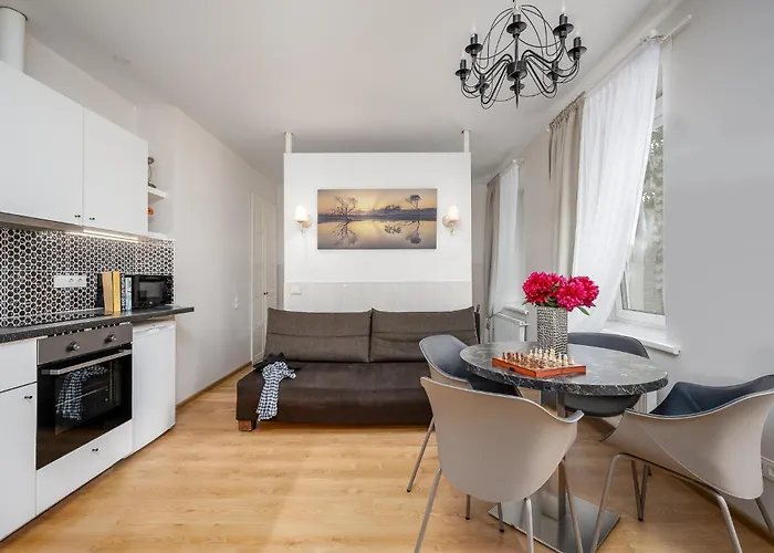 & Old Town 10 Min Walk 24-hours Front Desk