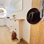 Lägenhetshotell & Old Town 10 Min Walk 24-hours Front Desk 3*