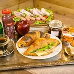 Aparthotel & Old Town 10 Min Walk 24-hours Front Desk